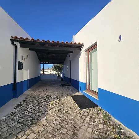 Sunflower Castle View In Feriehus Óbidos
