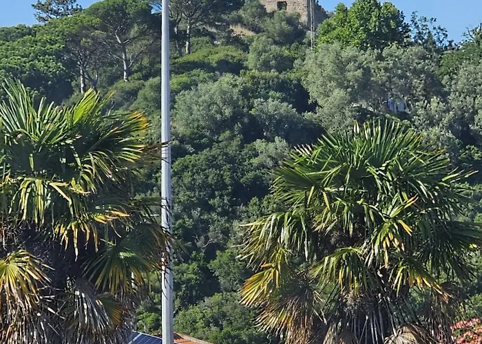 Sunflower Castle View In بيت للعطل Óbidos