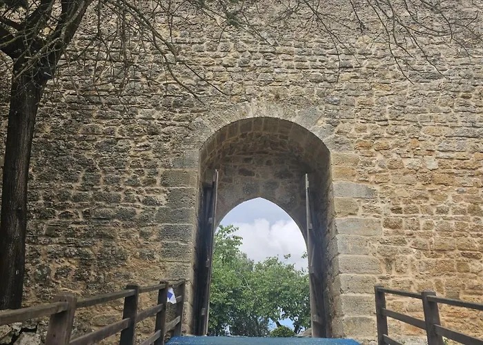 بيت للعطل Sunflower Castle View In *