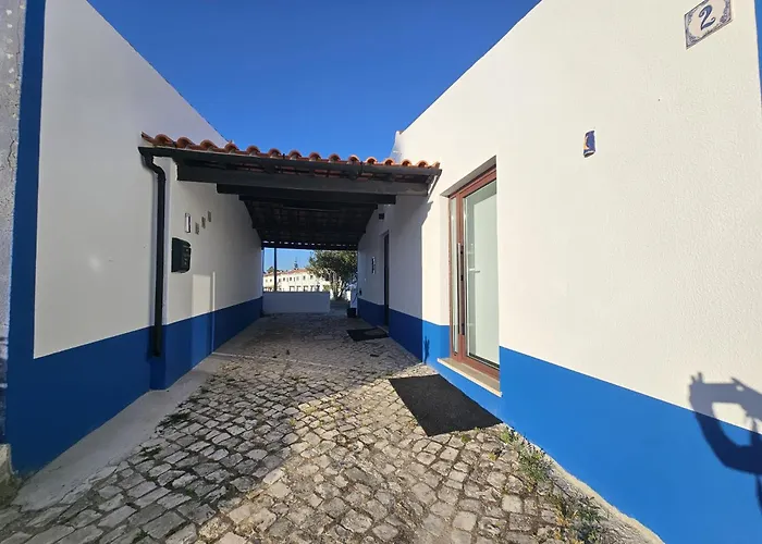 Sunflower Castle View In بيت للعطل Óbidos